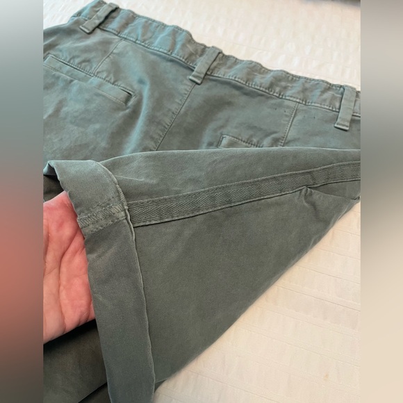 💚 GAP Women’s Girlfriend Chino Shorts Khaki Green NWOT, Size 2 - Picture 10 of 14